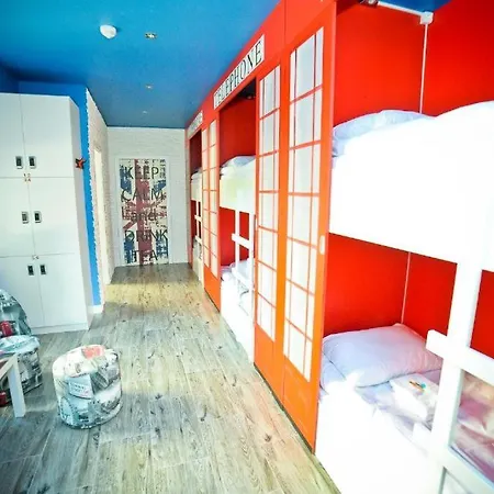 World - Old Town بيت شباب غدانسك