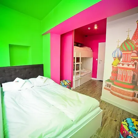 World - Old Town Hostel *