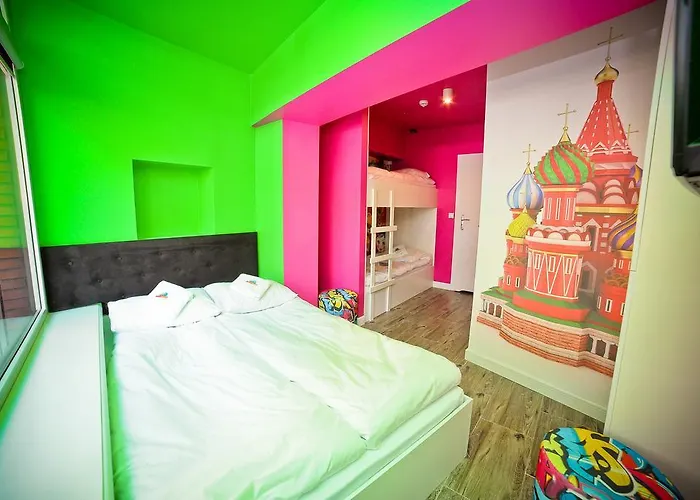 World - Old Town Hostel *